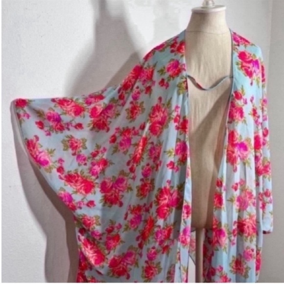 Nymphs Kimono Other - Nymphs Kimono Nymphs Kimono Style Coverups
Blue with neon pink roses
▪️Size L